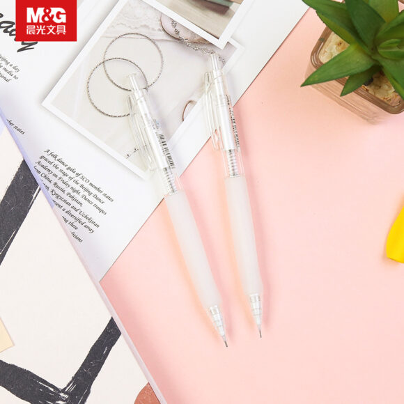 Automatic feeding mechanical pencil 0.7mm with a pencil