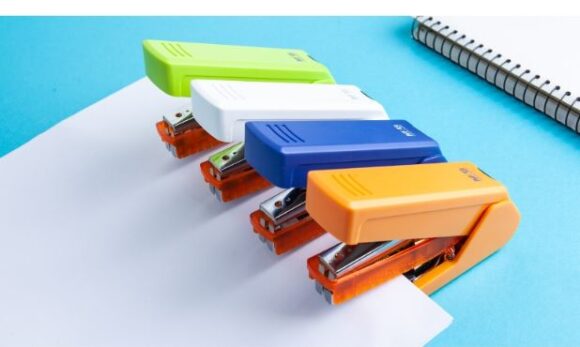 M&G lat needle one finger stapler