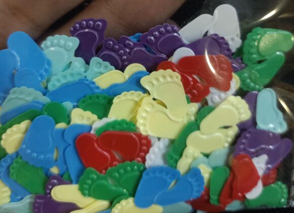 Pack of coloured foot
